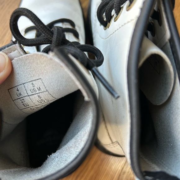 WOMEN'S DR. MARTENS ZAVALA COMBAT BOOTS White Size 6 - Picture 8 of 9